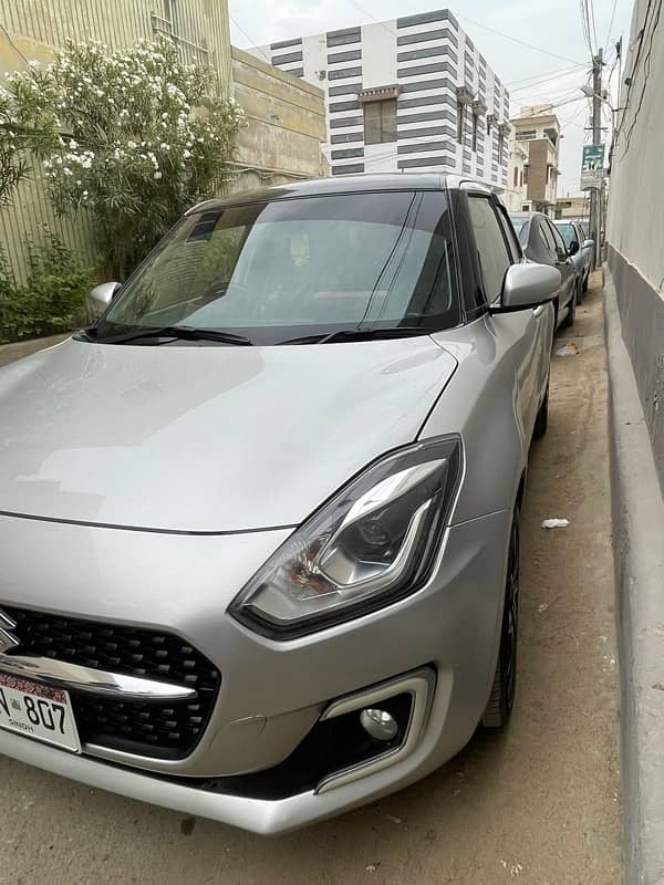 Suzuki Swift 2022 glx cvt 4