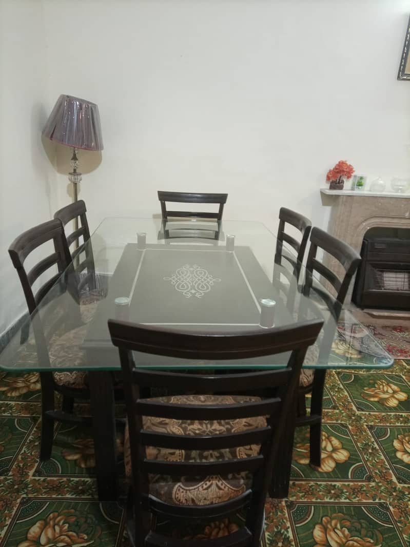 Dinning table For sale only 1 month used 10/10 condition 1