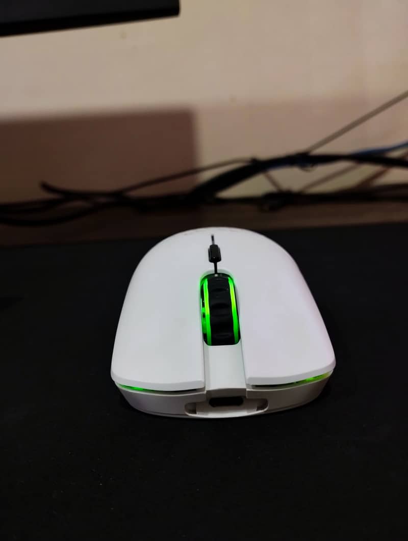 Glorious Model O- Wireless Glossy White Mouse 2