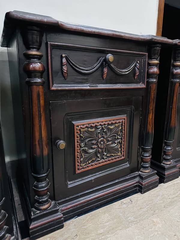 Vintage Solid Tali Wood Queen Bed Set – Side Tables & Dressing Table 2