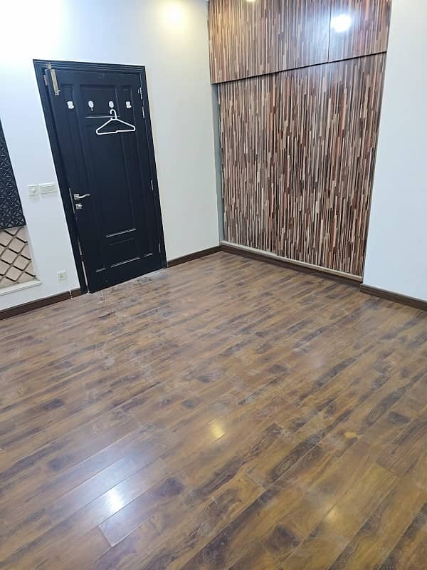 1Kanal upper portion for rent 1