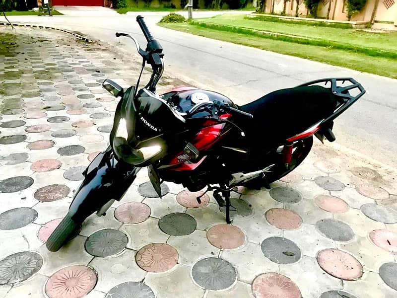 Honda CB 150F 4