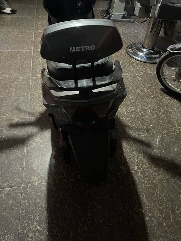 Metro Thrill Scooty 3