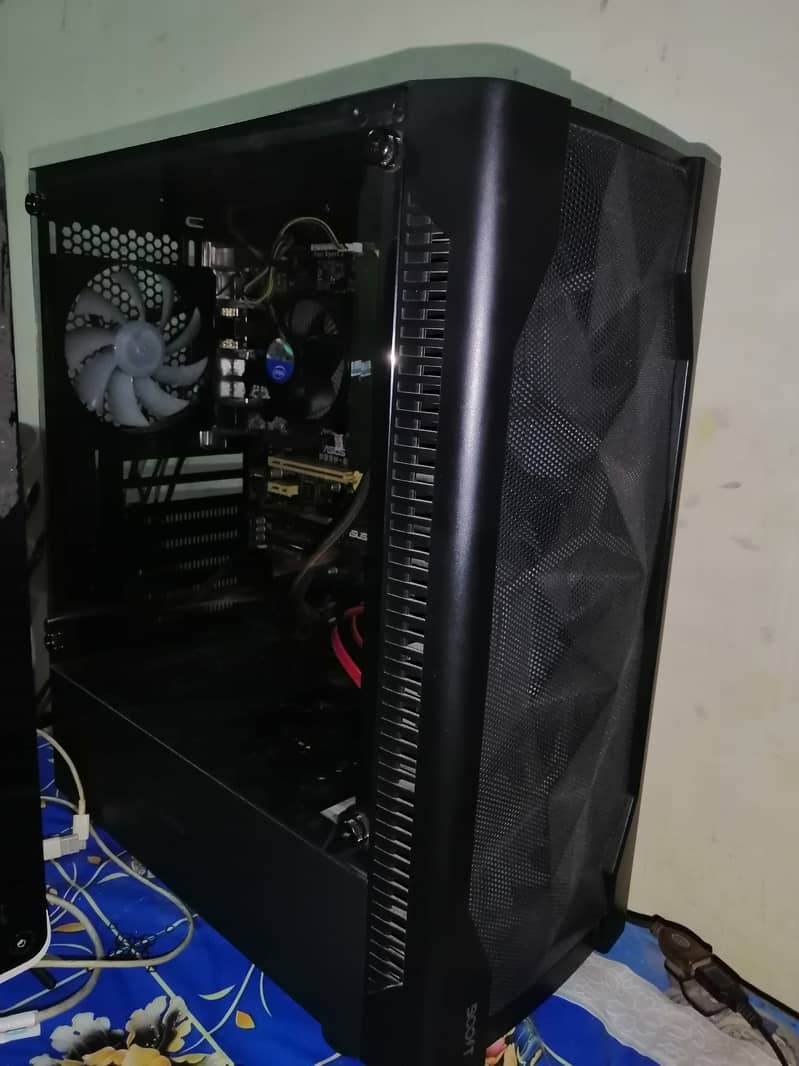 I7 4th gen, 3.60ghz 16gb ram, 500w supply and with lion boost case 12