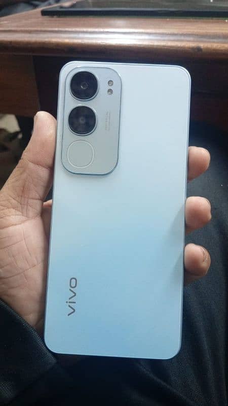 Vivo  y19s sirf 3 din use hua hai 1