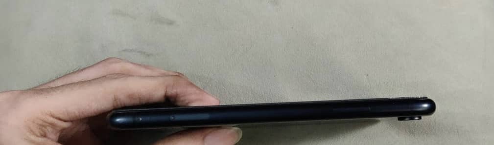 iPhone XR 256gb non pta front glass broken 4