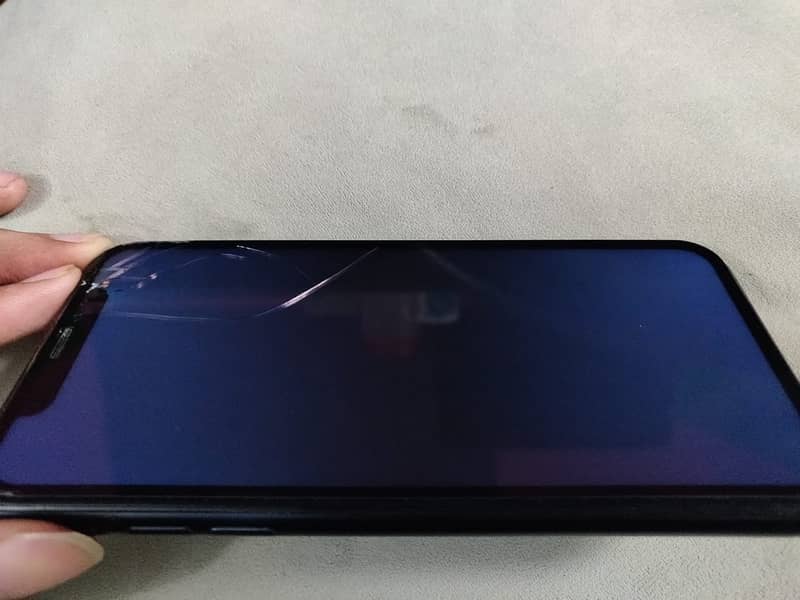 iPhone XR 256gb non pta front glass broken 6