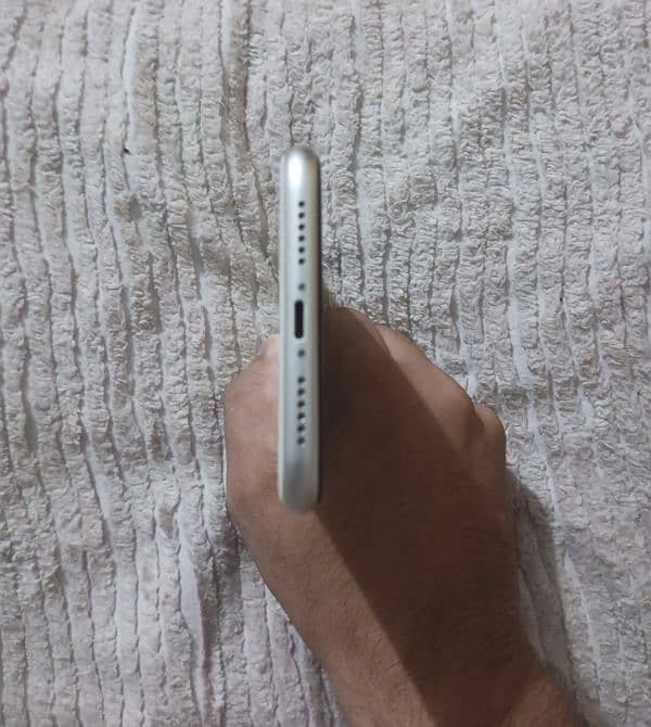 Iphone 11 256Gb 9/10 confition Non PTA 4