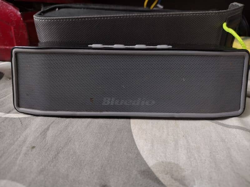 branded Bluetooth speaker bose 0