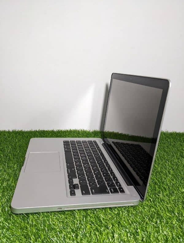 Apple MacBook 2012 pro 3