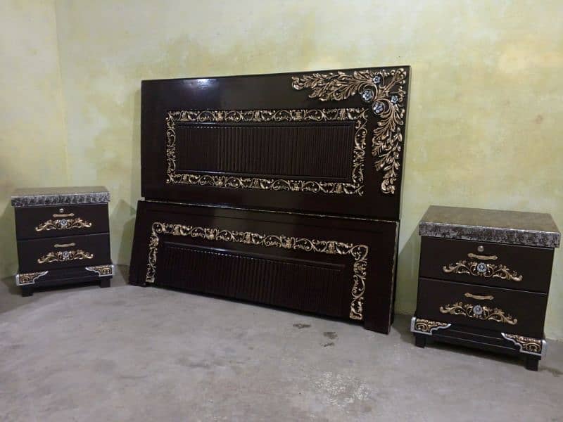 complete bed set new candetion for sale in Lahore 1