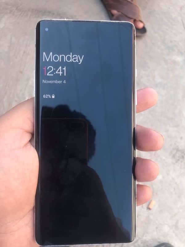 One plus 8 128gb/8gb ram 1