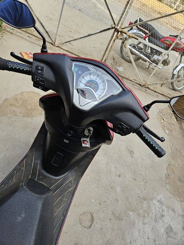 united scooter new condition 3