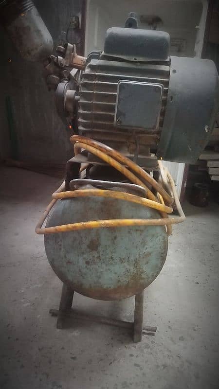 An Air Compressor in working position For sale. 3