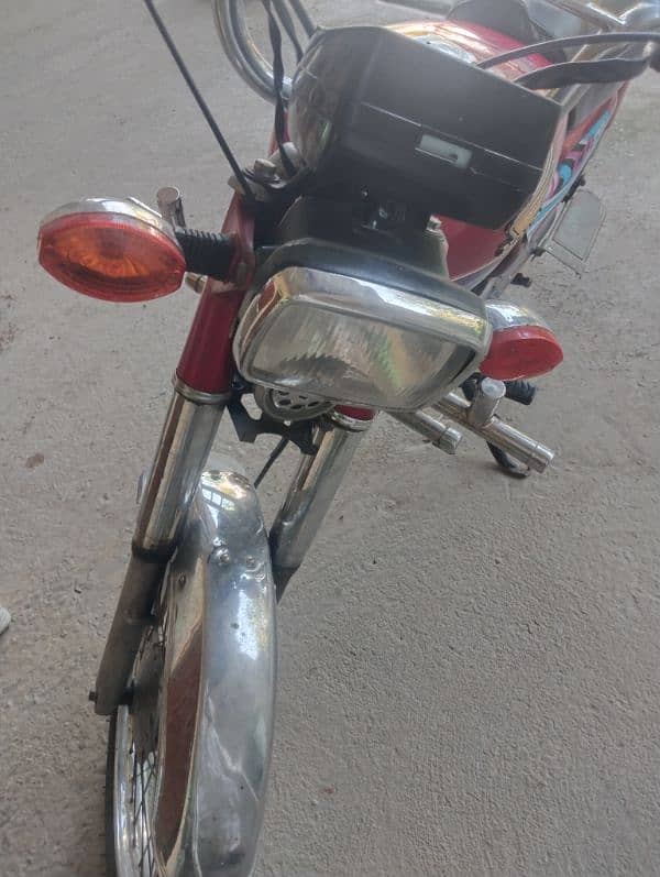 CD 70 Honda Motor Cycle for Sale 5