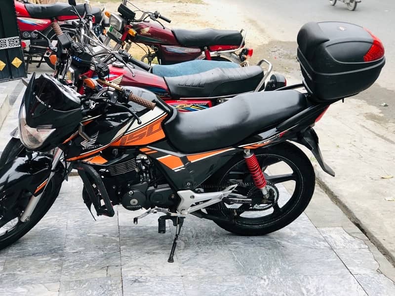 Honda CB150F 7