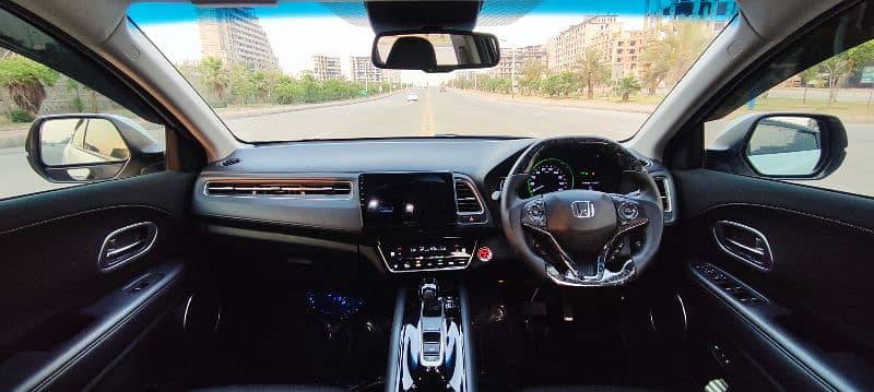 Honda Vezel 2018 Z Honda Sensing Fully Loaded with Electric Seats 2