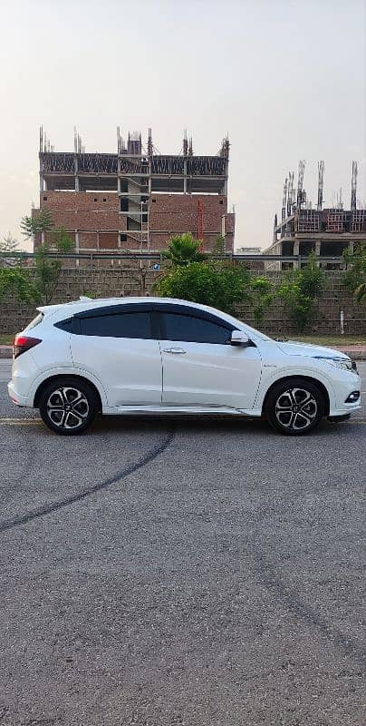 Honda Vezel 2018 Z Honda Sensing Fully Loaded with Electric Seats 4