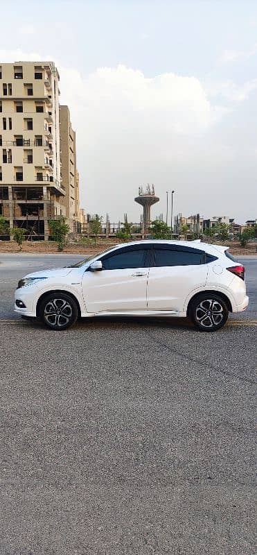 Honda Vezel 2018 Z Honda Sensing Fully Loaded with Electric Seats 9