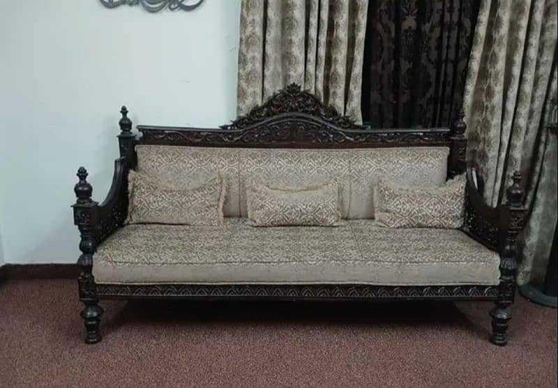 5 seater / chiniote/ shesham wood/ sofa set 1