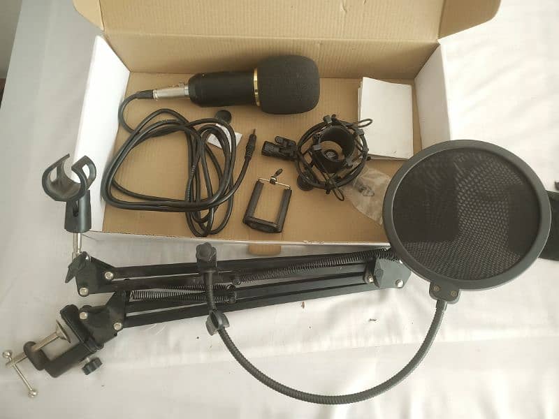 DSLR Camera with free professional podcast microphone for sale 5