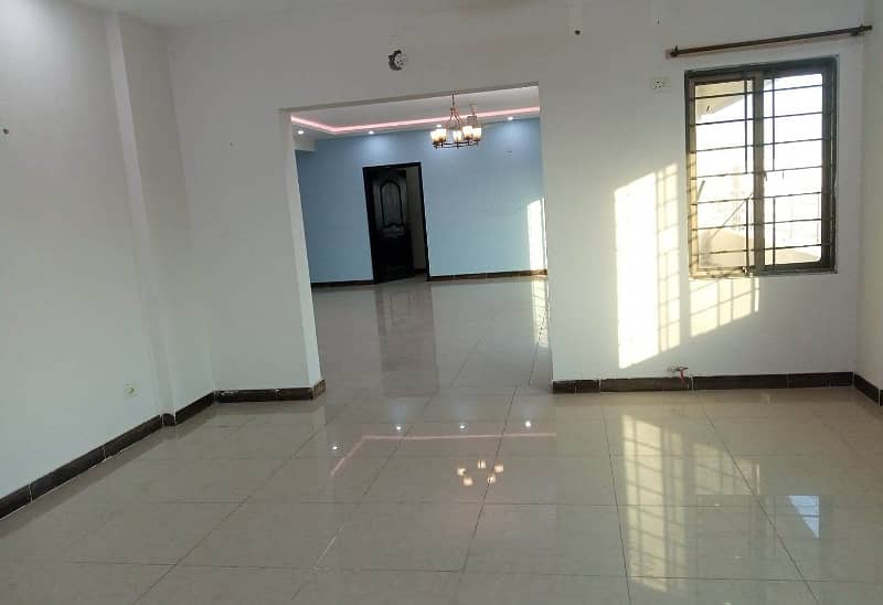 4 Bed Apt Available for rent in Askari 11 Lahore. 6