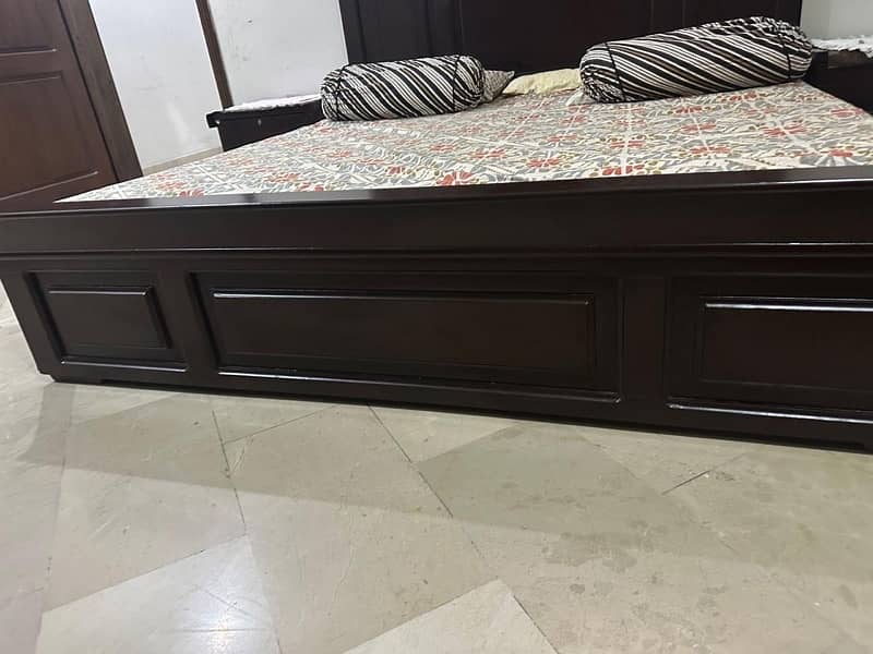 bed / double bed / king size bed / poshish bed / bed set / side table 2