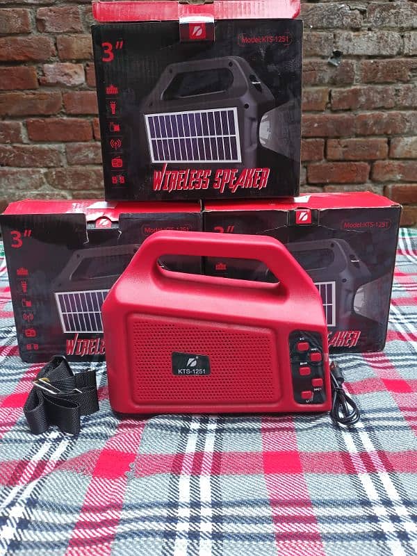 wireless Bluetooth speaker with solar charge and torch light 1