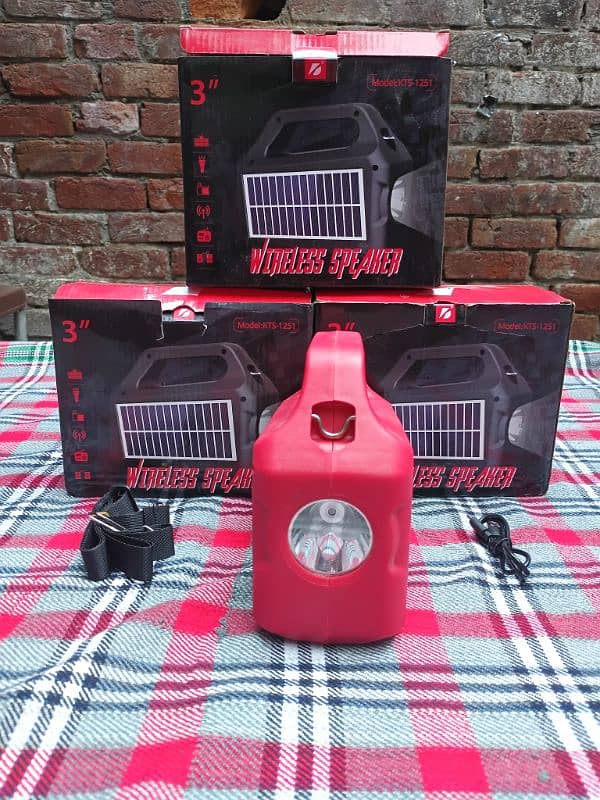 wireless Bluetooth speaker with solar charge and torch light 3