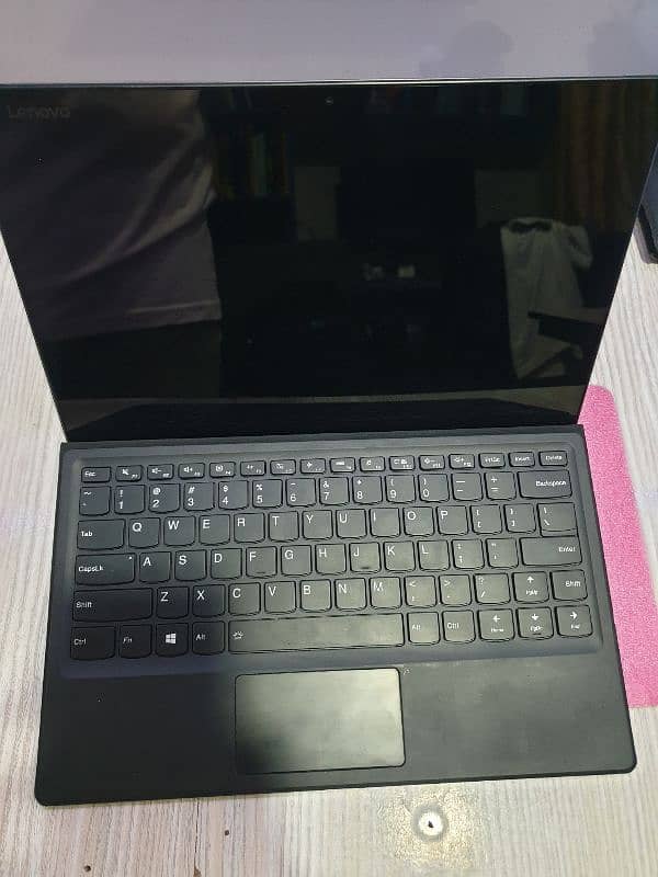 Lenovo Miix 720 - i7 8th gen - 2 in 1 touch detachable 1