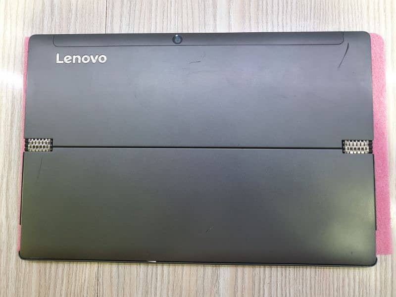 Lenovo Miix 720 - i7 8th gen - 2 in 1 touch detachable 2