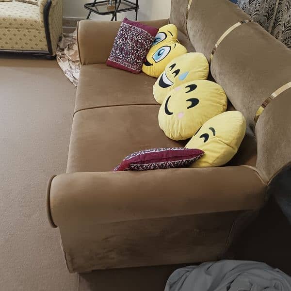 4 seater sofa set in lush condition 1