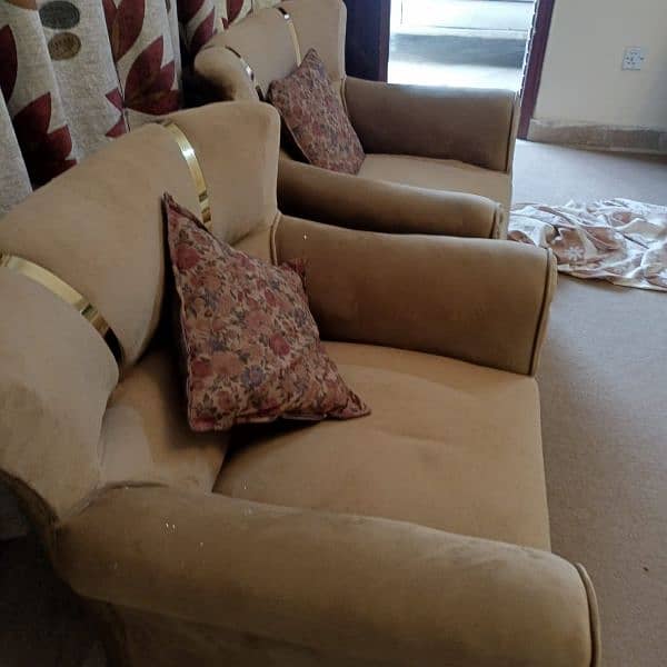 4 seater sofa set in lush condition 3