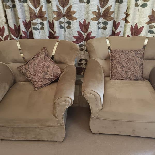 4 seater sofa set in lush condition 6