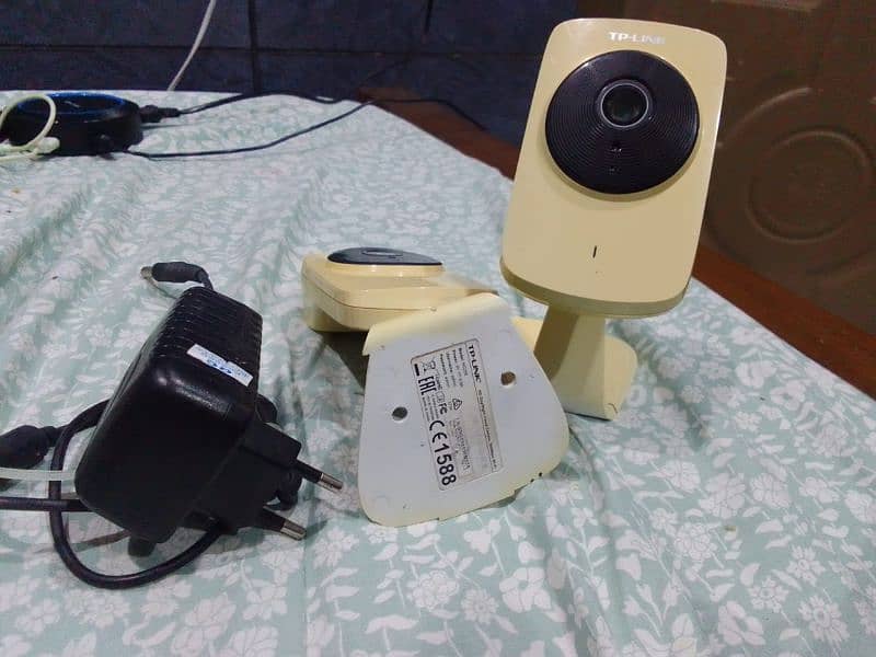 NC250 HD Day/Night Cloud Camera, 300Mbps Wi-Fi 1