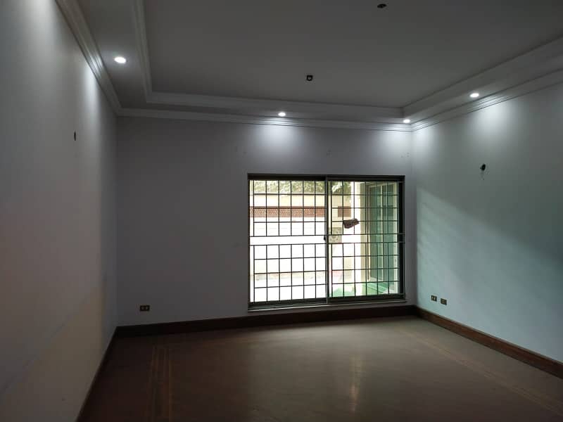 Ideal Location 10 Kanal Commercial Kothi Bungalow For Rent Canal Road Near Kashmir Pul Faisalabad 17