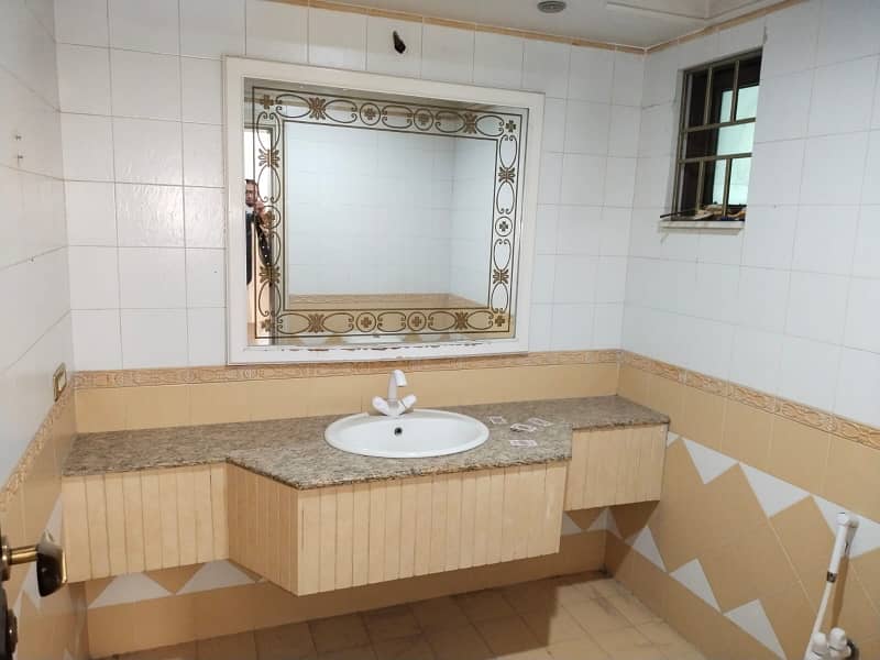 Ideal Location 10 Kanal Commercial Kothi Bungalow For Rent Canal Road Near Kashmir Pul Faisalabad 25