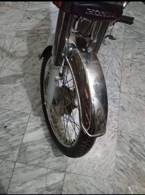 Honda CD 70 . Bhht achi condition ha. . blkl vip ha. . . . 5