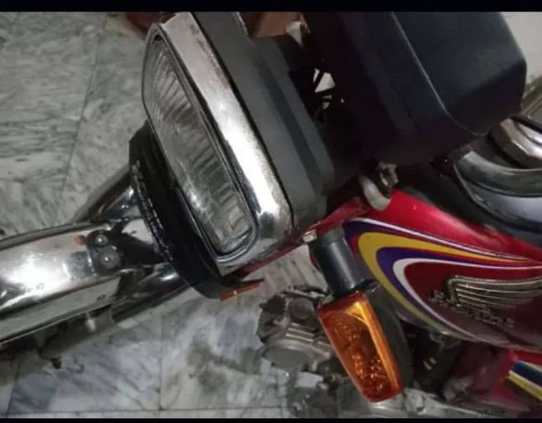 Honda CD 70 . Bhht achi condition ha. . blkl vip ha. . . . 7