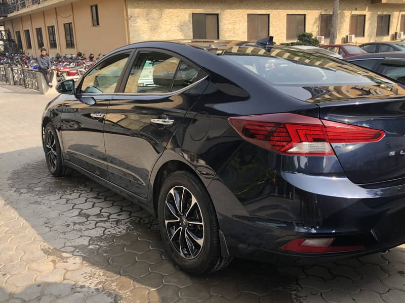 Hyundai Elantra 2022 GLS 2