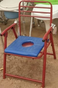 Small commode chair