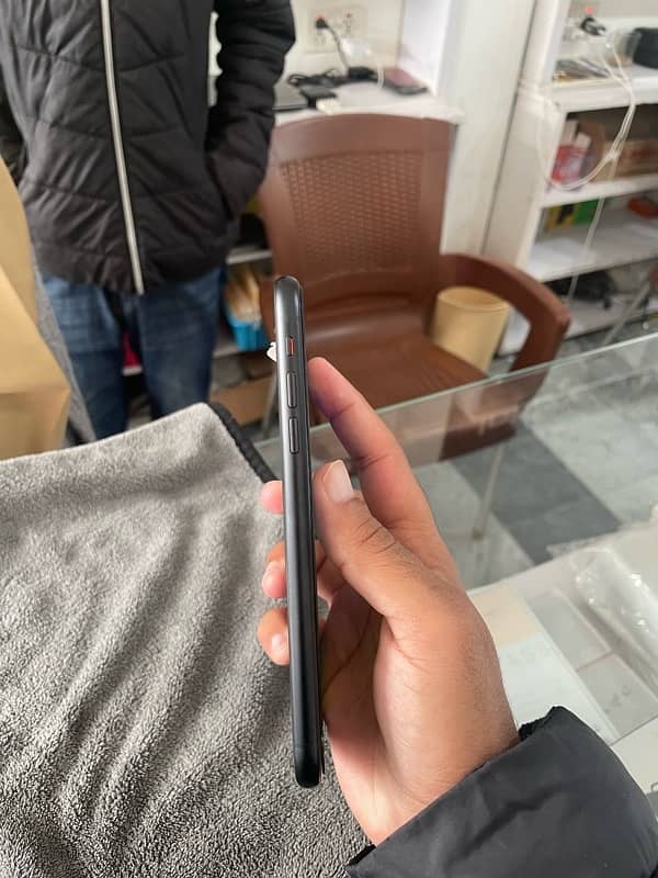 iPhone XR 128GB | Non PTA | 83% Battery | Great Condition 3