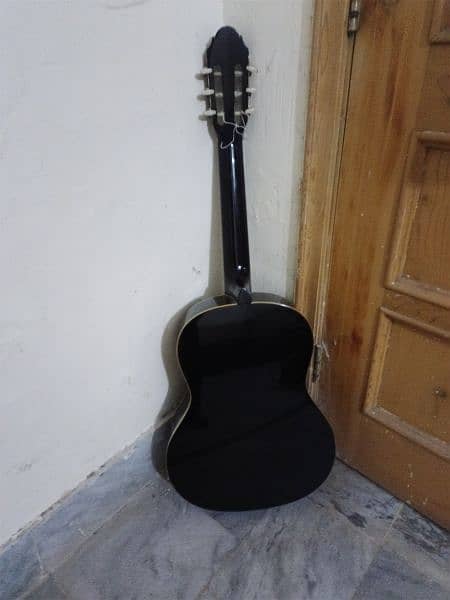 FULL SIZE GUITAR 1