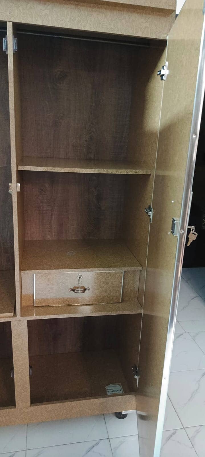 Almari / Wardrobe for SALE 1