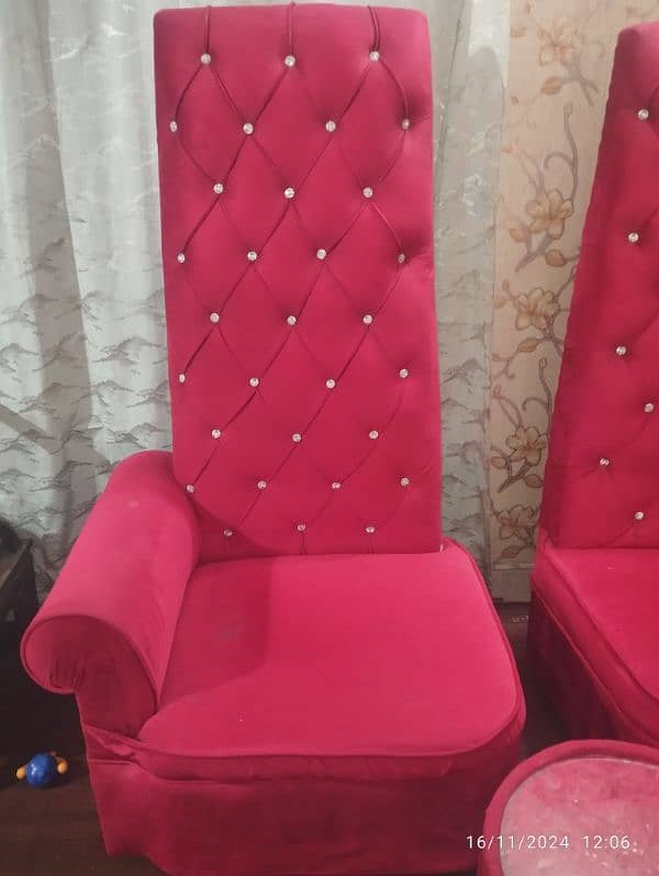 King Dewan sofa and 2 chairs for sale 2