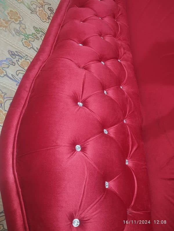 King Dewan sofa and 2 chairs for sale 3