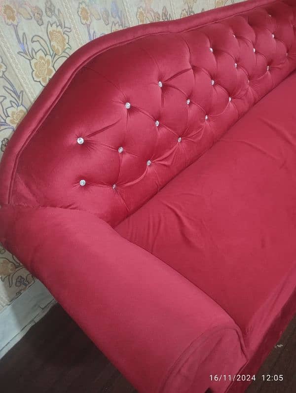 King Dewan sofa and 2 chairs for sale 10