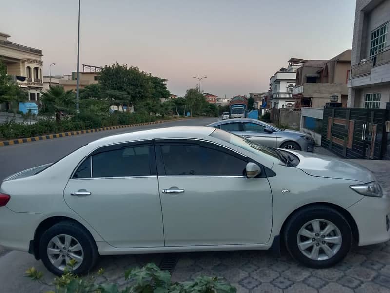 Toyota Corolla XLI 2011 VVTi Limited Edition Manual 3