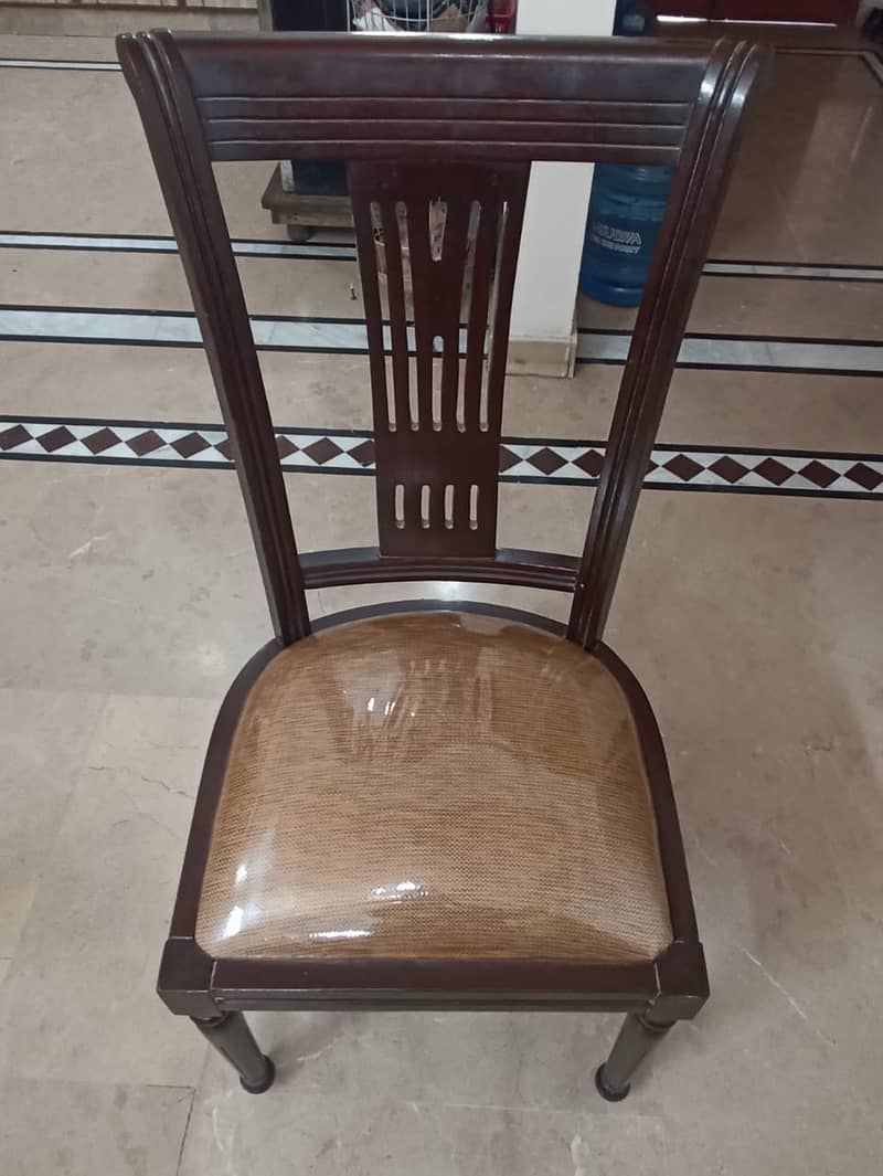 Wooden table (6 chairs) with glass top. 2