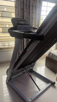 1.75 HP DC Treadmill Model: BB-5110-CA1